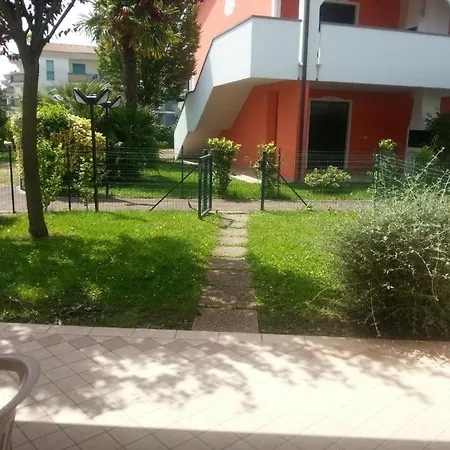 With Shared Pool For 5 Guests Bibione