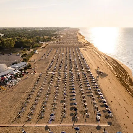 With Shared Pool For 5 Guests * Bibione