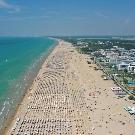 With Shared Pool For 5 Guests * Bibione