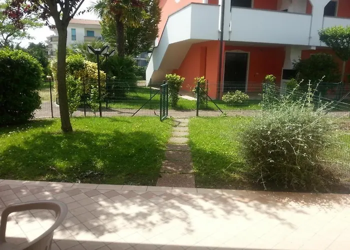 With Shared Pool For 5 Guests Bibione